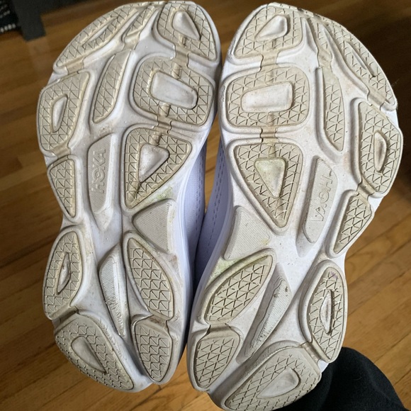 white Hoka Bondi 8 women’s 6.5B - Picture 4 of 5